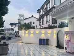 -弥舍·湖景团建泳池派对别墅·湖山境店