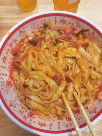 单位门口新开了一家刀削面， 今天试营业还送了冰峰