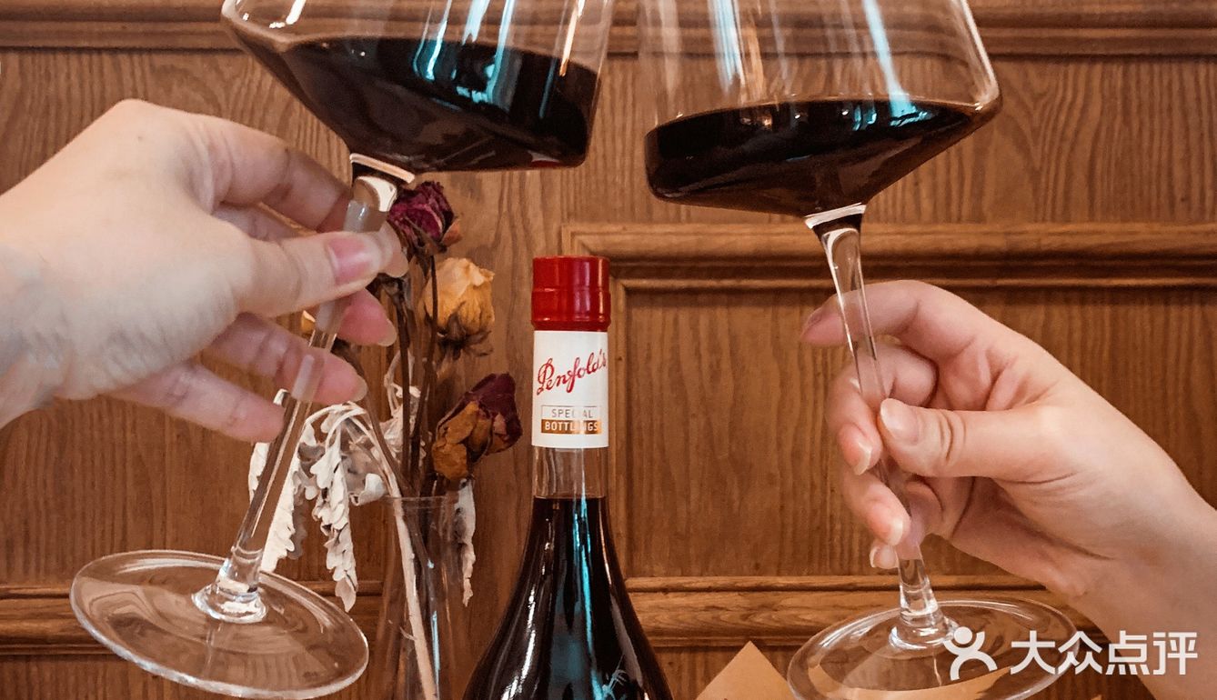 新年小酌，闺蜜就是要一起奔富