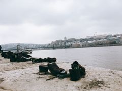 -多瑙河畔鞋履雕塑