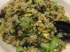 酸菜牛肉粒炒饭-张果佬年糕卷(科巷店)