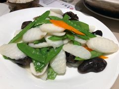 -老码头黑皮肘子锅包肉(赣水路店)