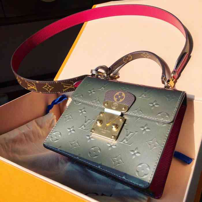 lv路易威登(万象城店)-"lv不仅包包好看,家居线的沙发和座椅都很.