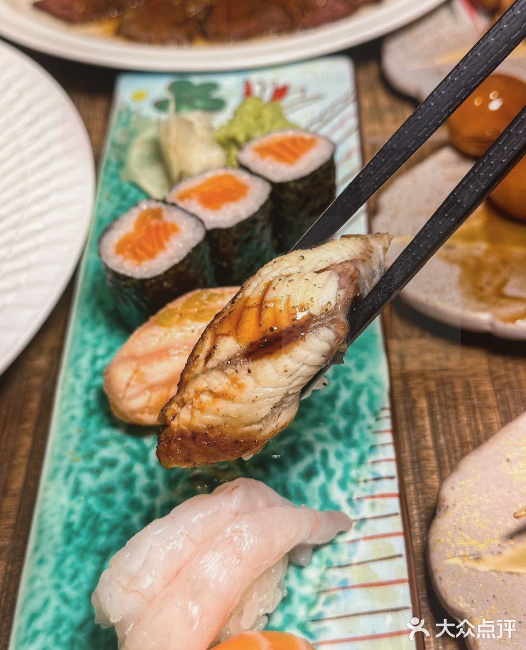 不论是深夜小酌还是朋友聚餐，这里都是绝佳选择