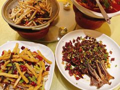 干煸莲藕丝牛肉-钵家大院·地道湖北菜(江夏·大花岭店)