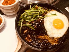 铁板海鲜炸酱面-草家酱蟹炭火烤肉店(珲春南路一店)