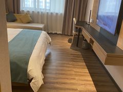 -雅斯特国际(广州白云火车站聚龙地铁站店)