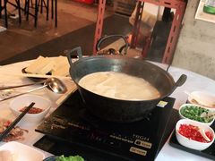 -鲜入围煮花胶鸡海鲜火锅