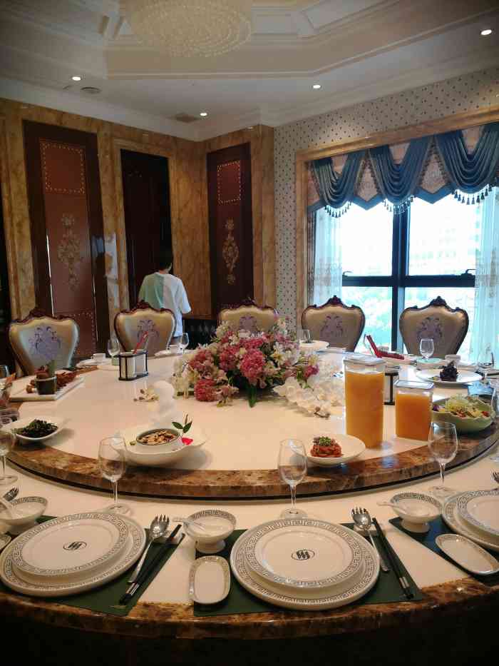 沪华海鲜大酒店(松江店)-"嗯,难得临时订到大包间,过来吃饭,环境还.