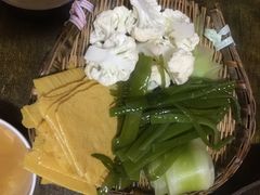 -渝嘴小老弟老火锅(华新村店)