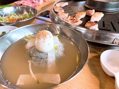 -江南猪肉商会无限续吃(弘大店)