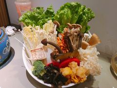 野菌小拼-享月汤皇·海鲜小火锅·聚会(曲江创意谷店)