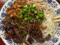 耙肉米线-巍山𤆵肉饵丝