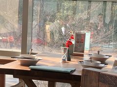 靠窗位-蜜桃餐厅·伴山(湖滨商业街店)