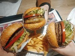 -The Habit Burger Grill 哈比特汉堡(复兴soho店)