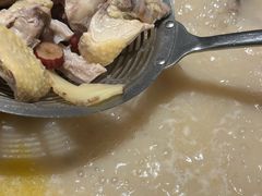 -尚尚仙·酸汤猪手·猪肚鸡火锅(华联万柳购物中心店)