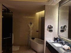 -天津京基皇冠假日酒店