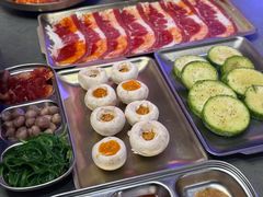 -围炉肉舍•炭烤活鳗•丹东海鲜烤肉(步行街店)