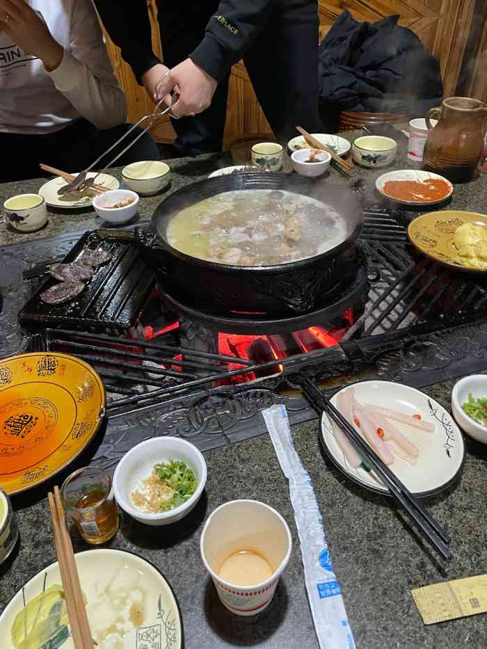 丽江火塘人家-"套餐分量好足,两个人只能吃一半,推荐朋友.