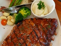 -Chom Cafe and Restaurant