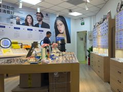 -天空之镜眼镜店蔡司依视路配镜授权零售店(望京颐堤港店)
