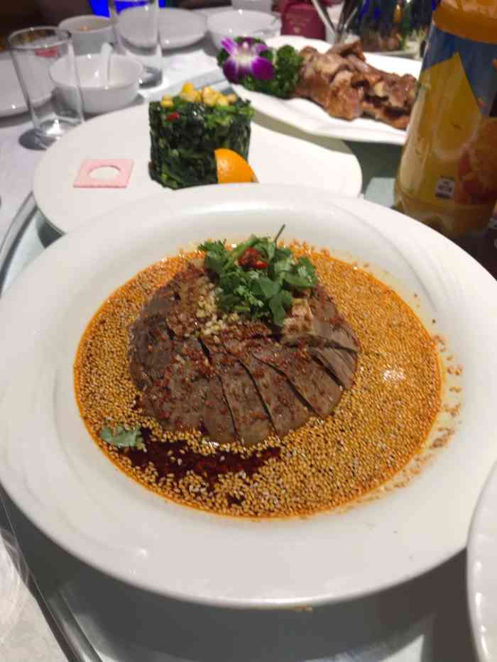 悦福瑞酒楼(郭杜店)-"朋友结婚在这里办婚礼,一楼一进来就是这个.