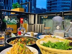 自助取餐区-日进一片海.生腌海鲜火锅.宵夜烧烤(三里屯总店)