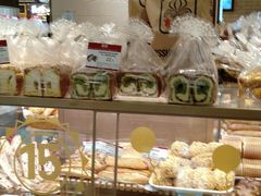 面包甜点陈列柜-山崎面包(静安久光店)