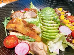 鸡肉牛油果藜麦沙拉（5月上新）-西堤牛排(合肥之心城店)