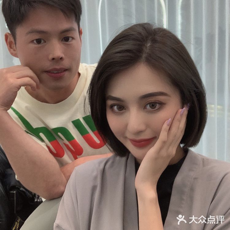 很火的广州校花胡森妹妹在长沙，烫头发、染头发、剪头发💇