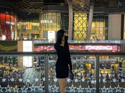 点击看大图 -八佰伴8008星级形象店