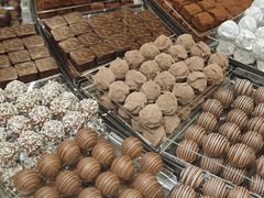 -Laderach 莱德拉(上海环贸iapm店)