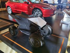 -TESLA 特斯拉(上海太古汇体验店)