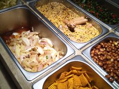 自助取餐区-三兄弟高炉烧饼