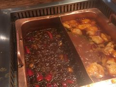 -老牌坊云南鱼豆花火锅(爱建店)
