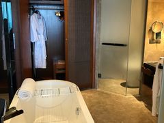 -三亚湾海居铂尔曼度假酒店