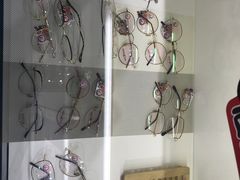 -提一眼镜·蔡司·依视路(小寨店)