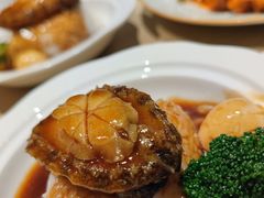 活鲍鱼捞饭-小船渔村•大连菜•大连焖鱼(黄河路店)