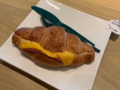 芝士火腿可颂-星巴克(广州南站A18检票口楼上)