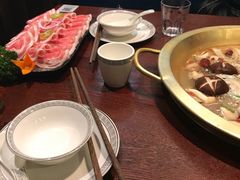 -重庆爽翻天老火锅(临平万达广场店)