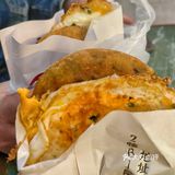 提篮桥葱油饼味道还不错哦，葱香十足～～