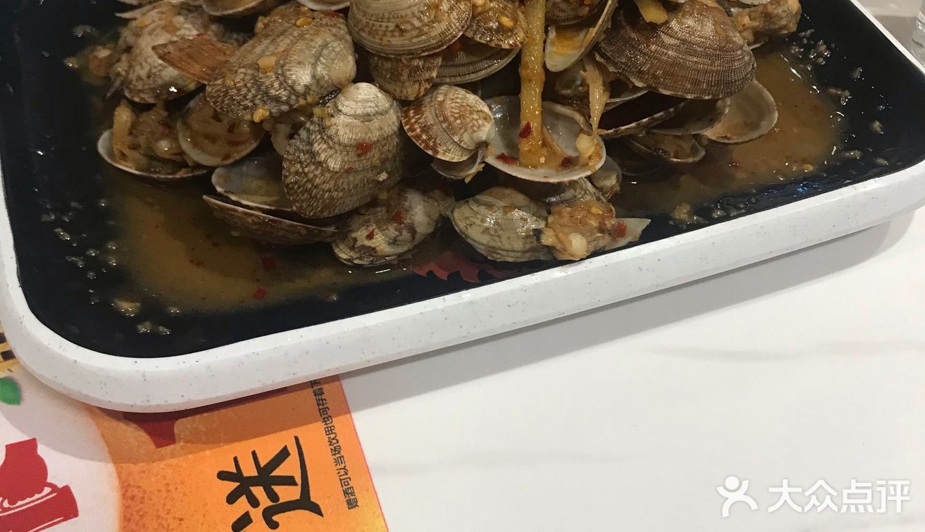 小红烤翅每个月都要吃几次！烤翅真的绝了，外酥里嫩