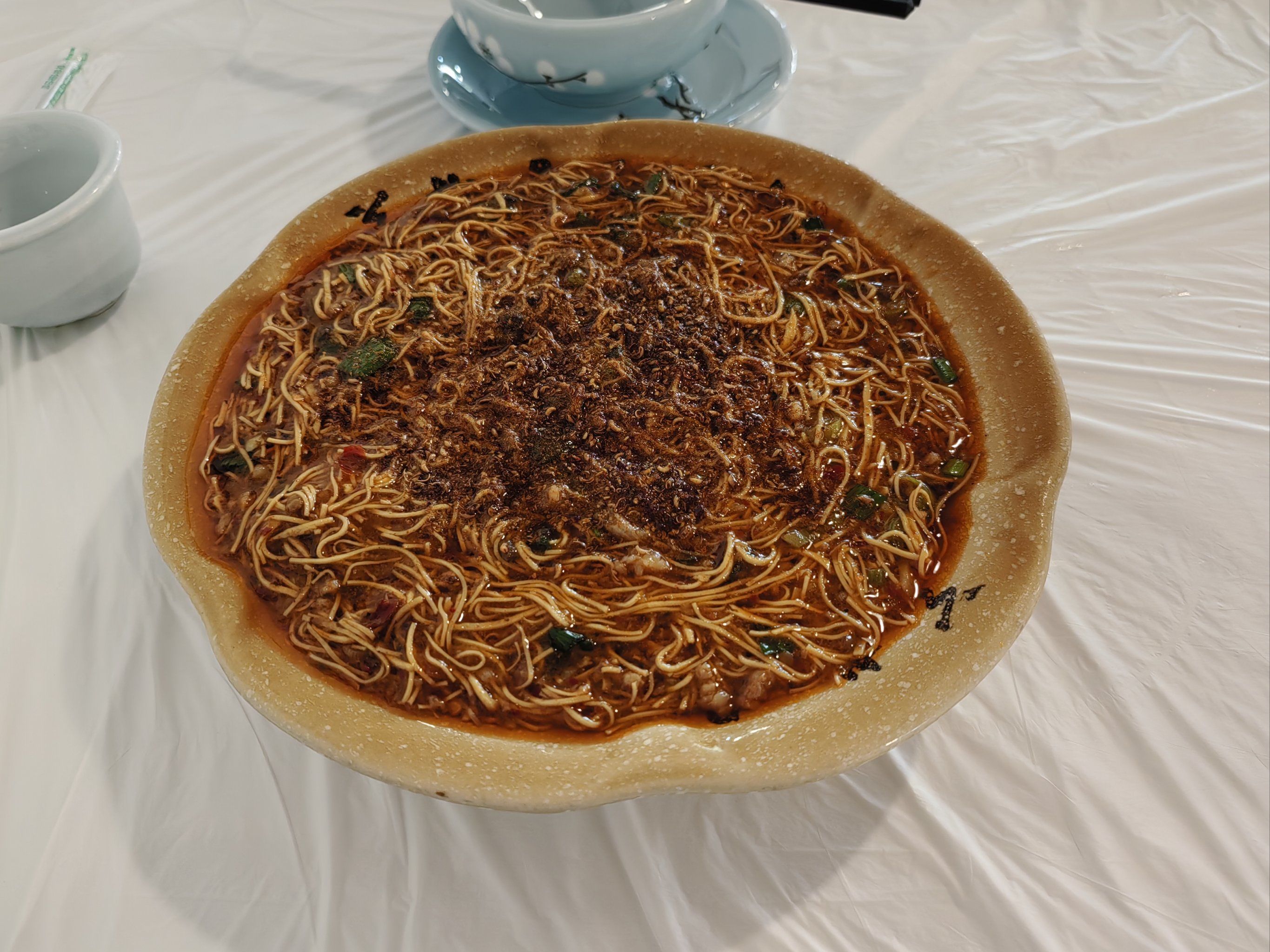 韭黄酸汤开胃解腻,实属豆腐皮良配