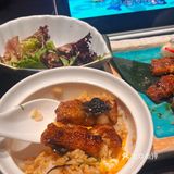 一个人边吃日料边看蜡笔小新是种什么体验？