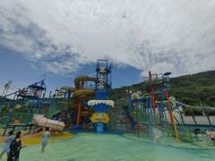 -平湖九龙山乐满地水上乐园