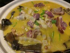 -帅巴人舅母子腊蹄民俗村