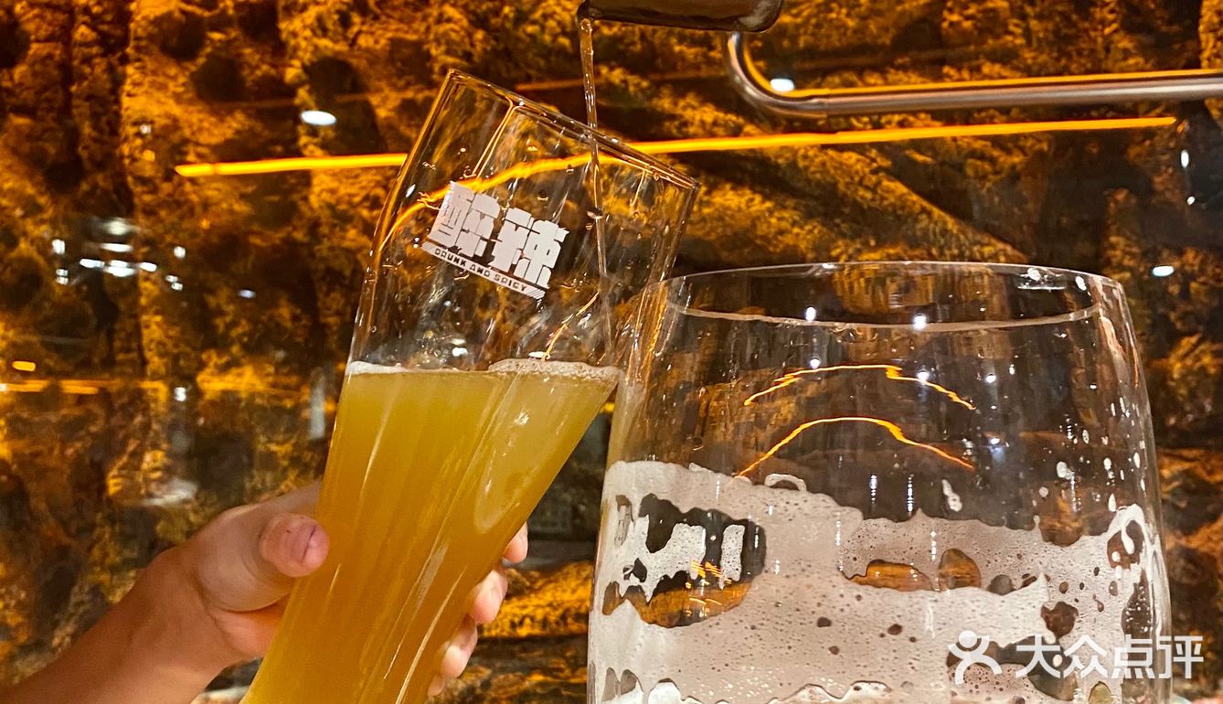 🔥武汉超火爆啤酒[啤酒]主题醉辣火锅来袭！！ 