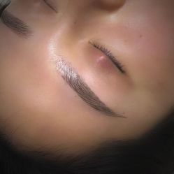 -一个差评成就的纹眉店