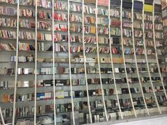 -钟书阁(松江泰晤士小镇店)