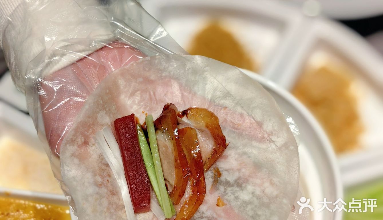 来这家餐厅一定要点这个烤鸭